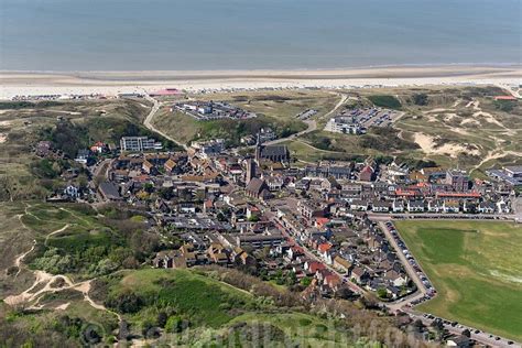 hollandluchtfoto wijk aan zee luchtfoto st odulphus kerk