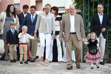 Los Pequeños Príncipes De Mónaco Visten Con El Traje Típico Del Principado