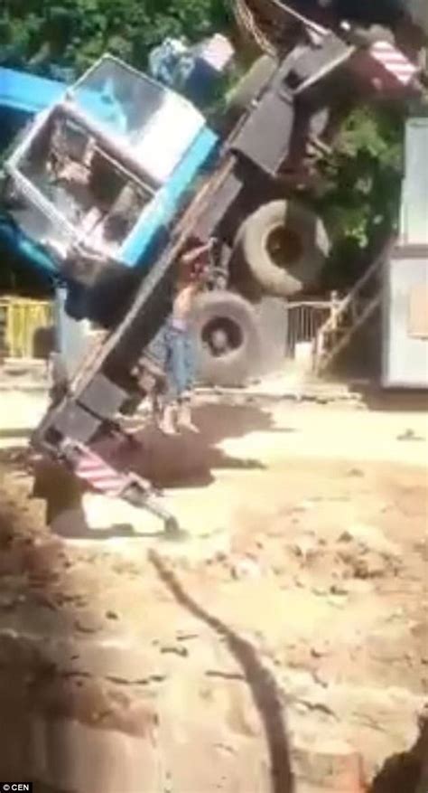 construction worker jumps as crane falls in pit in russia daily mail