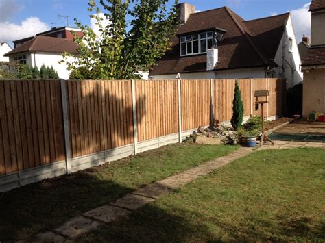 closeboard fence panel   ft  heathrow fencing