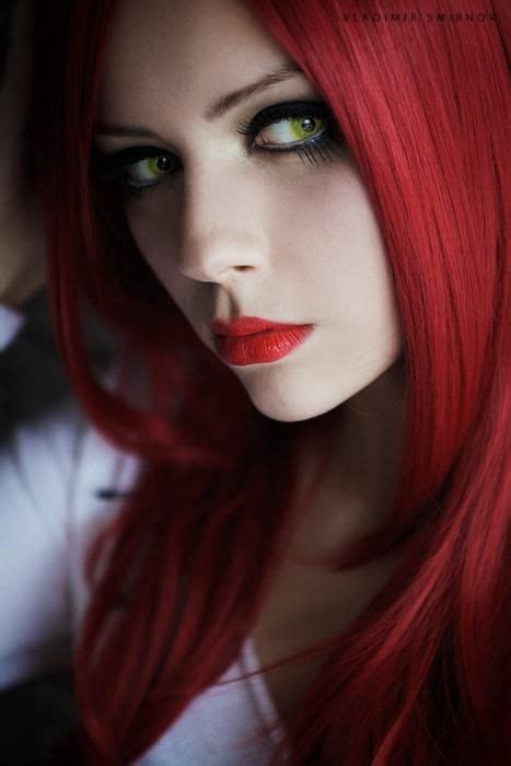 sexy yellow eyes this gorgeous redhead babe has gorgeous
