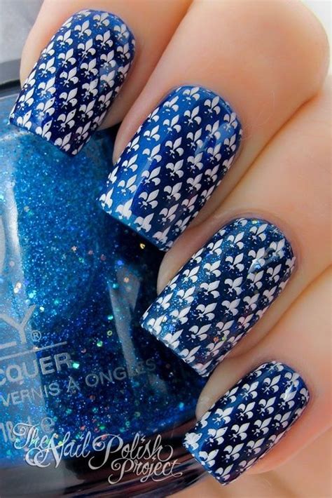 fleurs de lys nail art blaue fingernaegel fingernaegel design finger