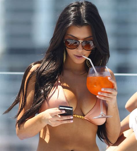 Master Pics Gallery Kim Kardashian In Bikini On A Yacht