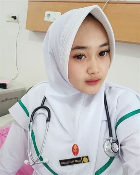 Pin By Kmg Gmk On Kumpulan Girl Beautiful Nurse Hijab Nurse