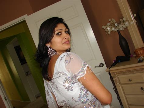Lonely Aunty Alone In House ~ Pakistani Beauties Indian