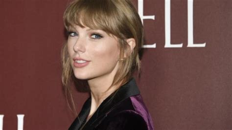 Car Hits Taylor Swift S Building Police Albany Advertiser