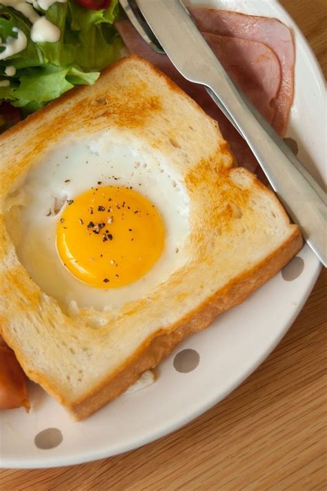 egg   hole recipe buttery toasted bread   fried egg   center  quick  easy
