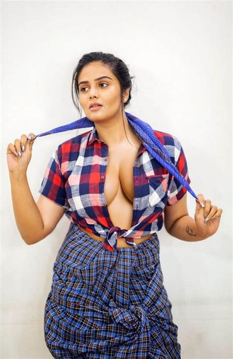 anchor sreemukhi sexy boobs deep cleavage without bra in