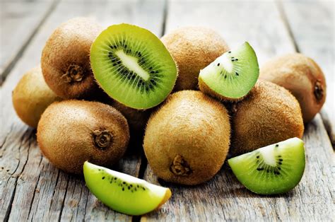 kiwi  wirkungen  rezepte mit der gesunden frucht gesundfitde