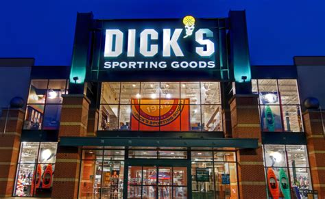 Dick’s Sporting Goods Beats Profit Estimates And Boosts Guidance