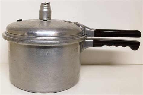 vintage national presto cooker  quart aluminum pressure cooker usa