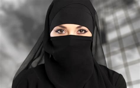 vancouver academic deplores assaults  muslim women  niqab