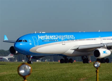 aviones en ezeiza boeing  dreamliner su primera visita  la argentina
