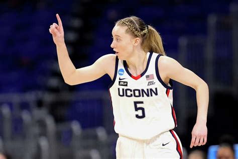 geno auriemma on paige bueckers ‘she never passes up an opportunity to