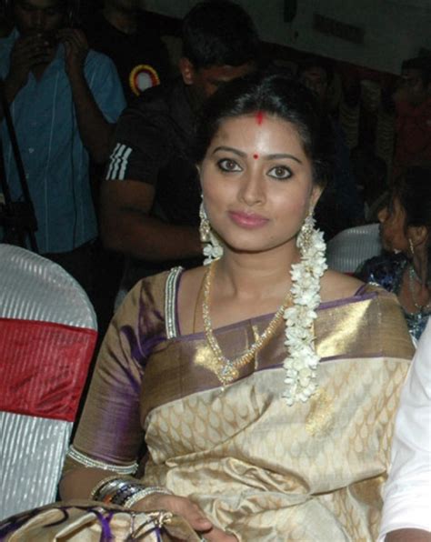 Tamilcinestuff Actress Sneha Cute Pattu Saree Photos