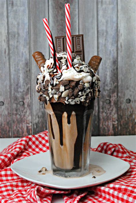 hersheys chocolate bar milkshake recipe  total splurge lady