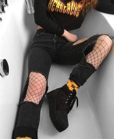 pinterest prettygirs grunge outfits fishnet outfit cute outfits