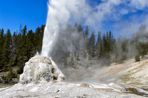 lone star geyser yellowstone national parks beautiful