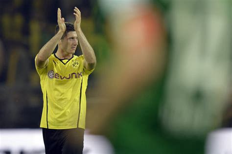 robert lewandowski confirms he will sign pre contract agreement with