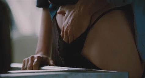 Naked Anne Hathaway In Love And Other Drugs
