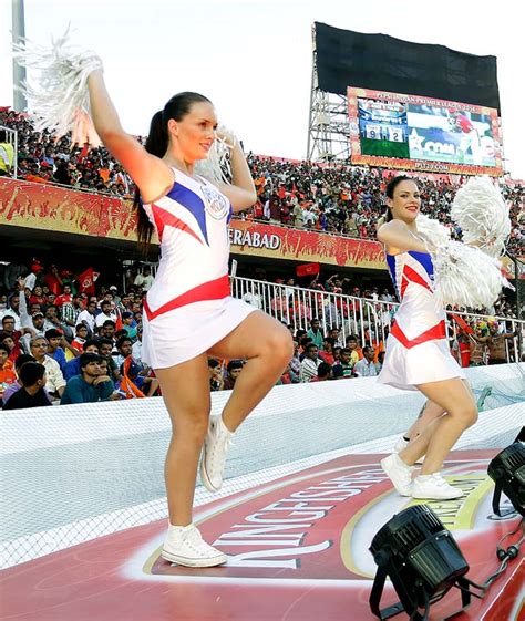 Photos Sexy Cheerleaders Hot Preity Sizzle In Ipl 7 Rediff Cricket