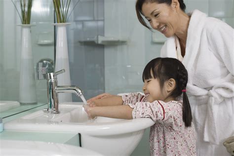 hand washing   bathroom  sanitizer healthfully