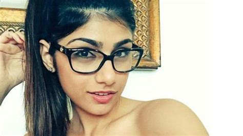 mia khalifa notorious porn star under fire for virgin mary tweet the