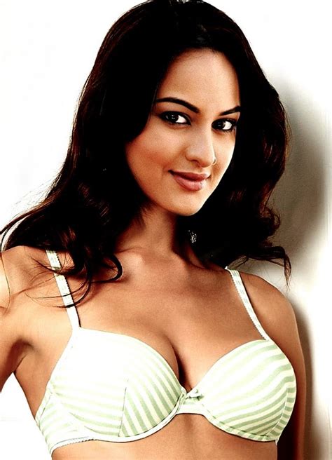 Celebrity Sexy Show Sonakshi Sinha Bikini Pics Sonakshi