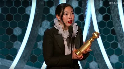 awkwafina wins golden globe award for the farewell asian american