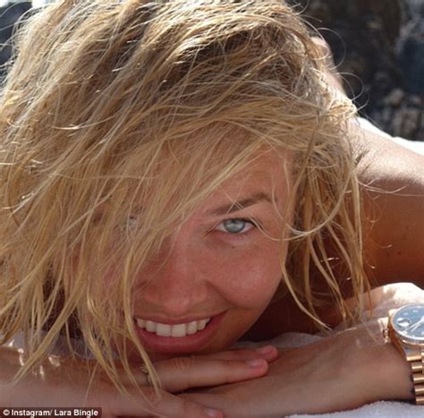 Lara Bingle Flaunts Makeup Free Beach Babe Look As She Soaks Up Some