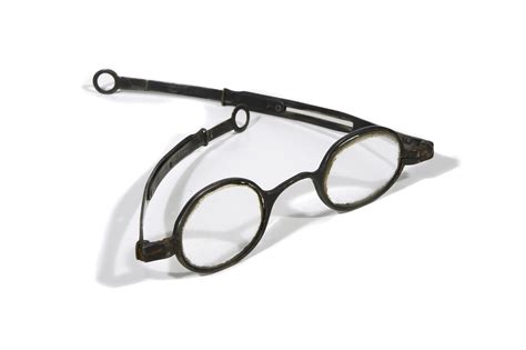 history of eyeglasses who invented glasses