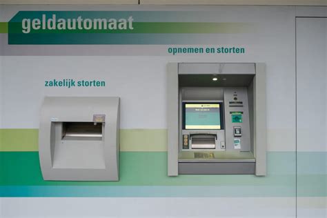 pinnen bij de geldautomaat vanaf nu tussen  tot  uur