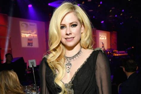 avril lavigne opens up about battle with lyme disease i