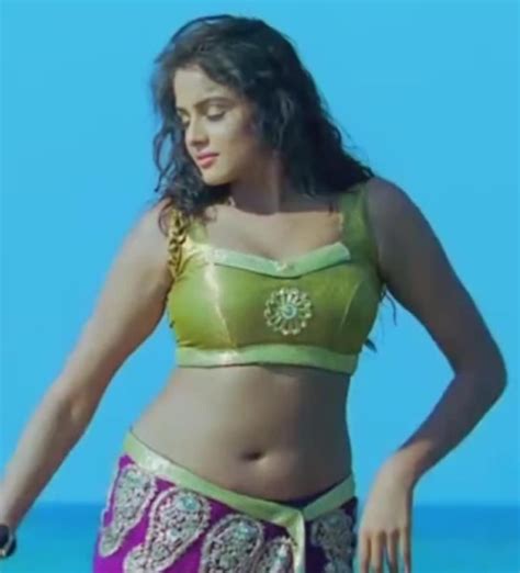sexy saree and navel show most viewed pictorial on mb