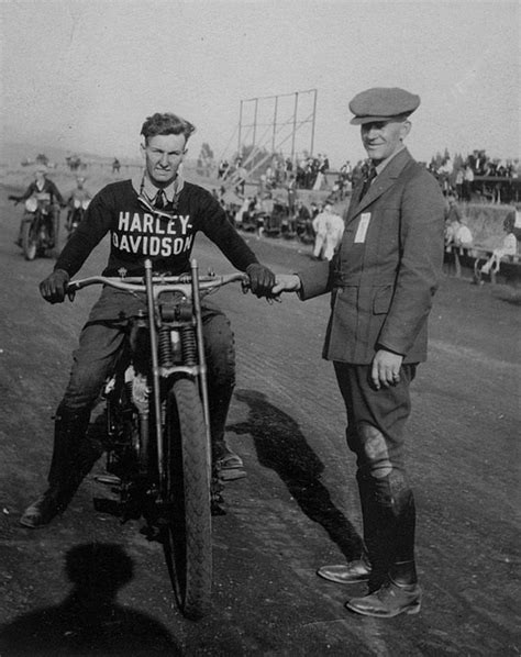 15 Vintage Photos Of Motorcycle Riders Posing In Their