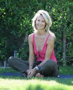 lady victoria hervey suffers a wardrobe malfunction in palm springs park daily mail online