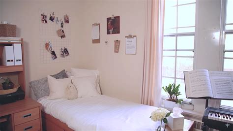 This Minimalist Dorm Room Makeover Is Absolutely Beautiful Business