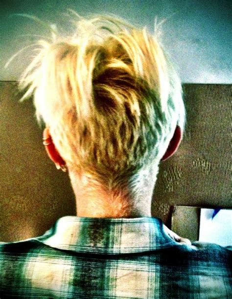 Grazie miley cyrus, è skunk hair mania: Miley Cyrus: New Short Haircuts 2012 - PoPular Haircuts