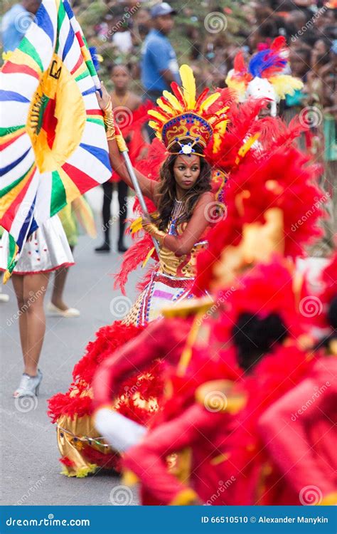 jaarlijks carnaval  het kapitaal  kaapverdie praia redactionele afbeelding image  pret