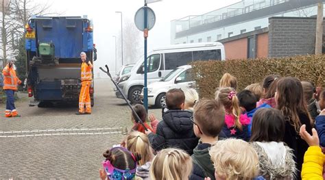 zoetermeers dagblad vuilniswagen trekt bekijks bij ikc de waterlelie