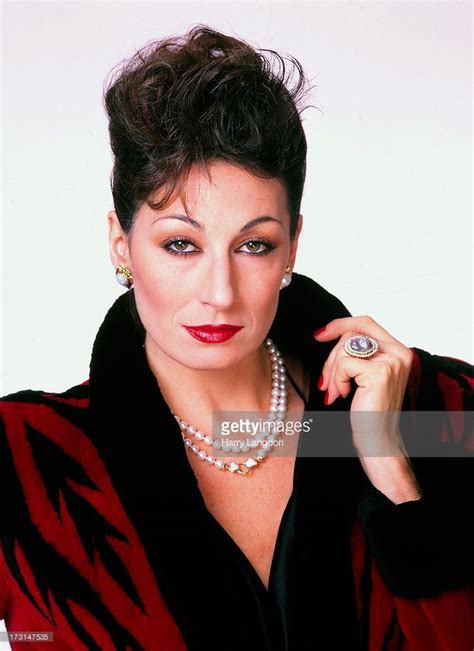 Actress Anjelica Huston Poses For A Portrait Circa 1985 In Los