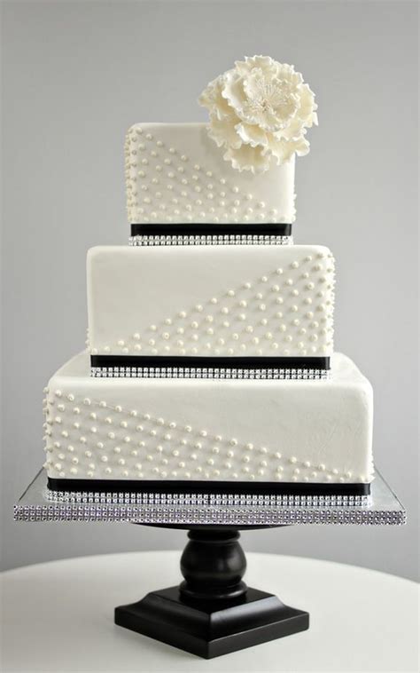 top  square wedding cakes  wow roses rings