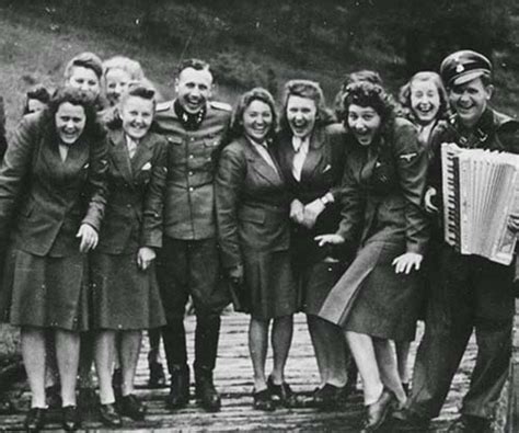 Laughing At Auschwitz Ss Auxiliaries Poses At A Resort