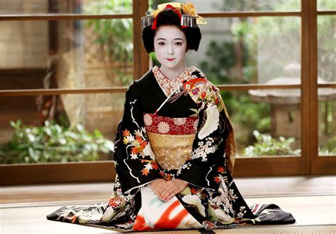 el atuendo de una geisha joya life