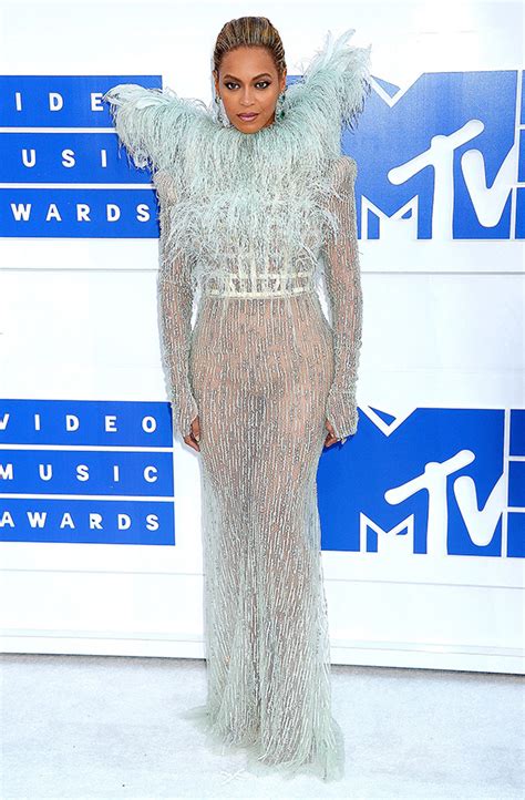 [pics] Beyonce’s Dress At The Vmas — Stuns In Sequins