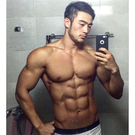 hotasianmale muscle selfies ropa hombres cuerpo