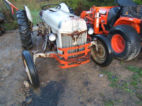 Ford 8n 9n And 2n Tractors Collecting Restoring And Using The Ford 8n