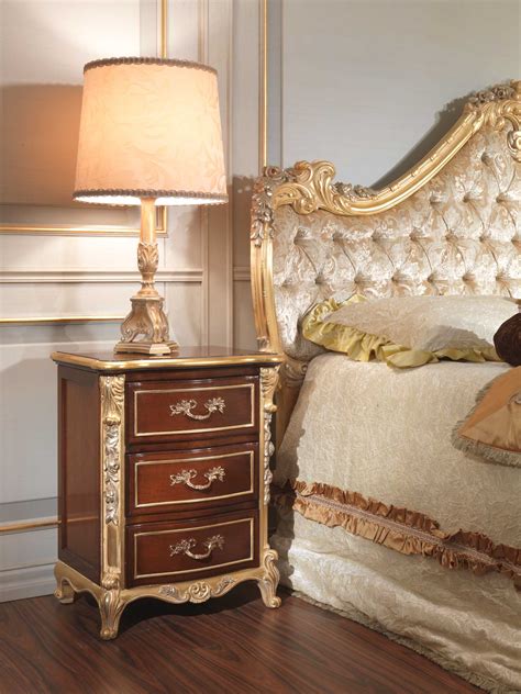 Consegna rapida e ritiro al . Camera da letto classica 700 italiano, comodino | Vimercati Meda