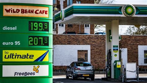 benzine lijkt wat goedkoper maar  juist buitensporig duur rtl nieuws