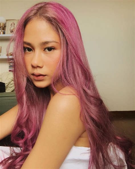 10 artis indonesia yang berani tampil dengan warna rambut mencolok